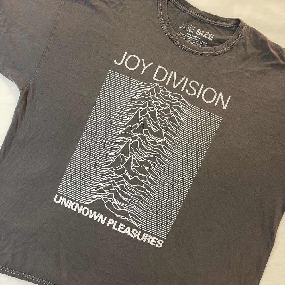 URBAN OUTFITTERS GRAPHIC TEE